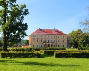 Chateau Zdechovice, Parish Zdechovice, stone gate